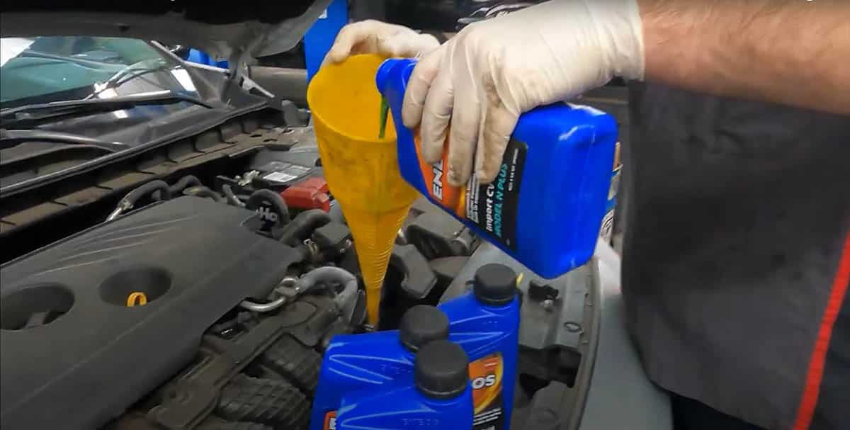 Tommy replacing Nissan Altima fluid with ENEOS Import CVTF Model N PLUS